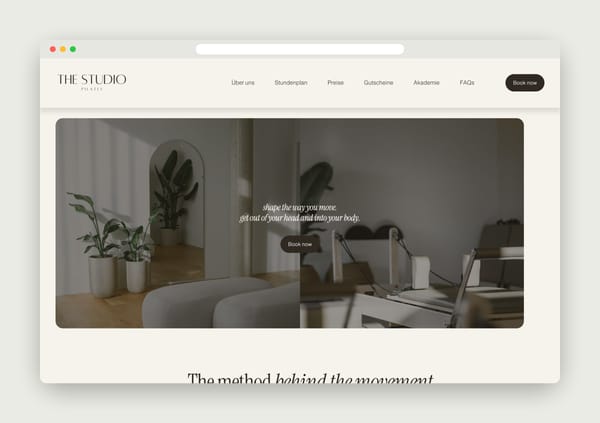 Startseite von The Studio Pilates mit gedämpftem Raumfoto und dem Button „Book now“ im Browserfenster